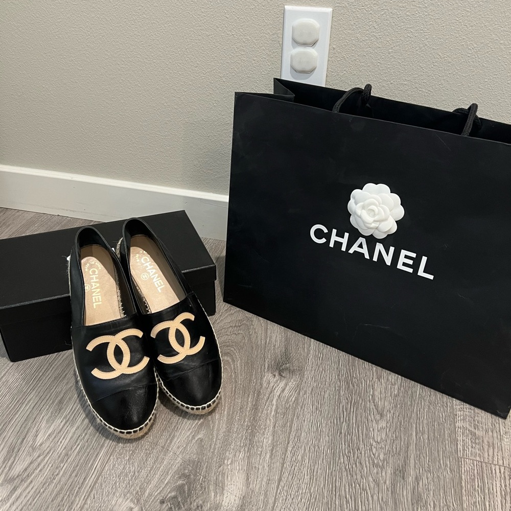 CHANEL Lamb skin Black and Tan espadrilles (rare)